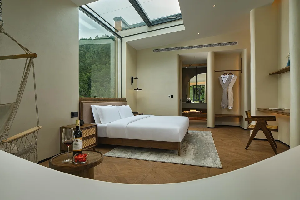 Skylight and double bed in a panoramic suite