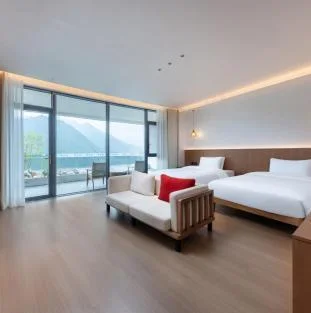 Twin room with balcony at Shangu Mijing Resort Hotel