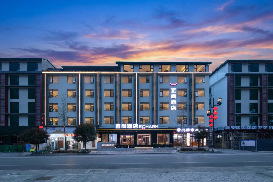 Street-facing exterior of Echarm Hotel Landmark Gate branch