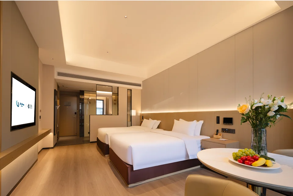 Twin room at Yunju Hotel