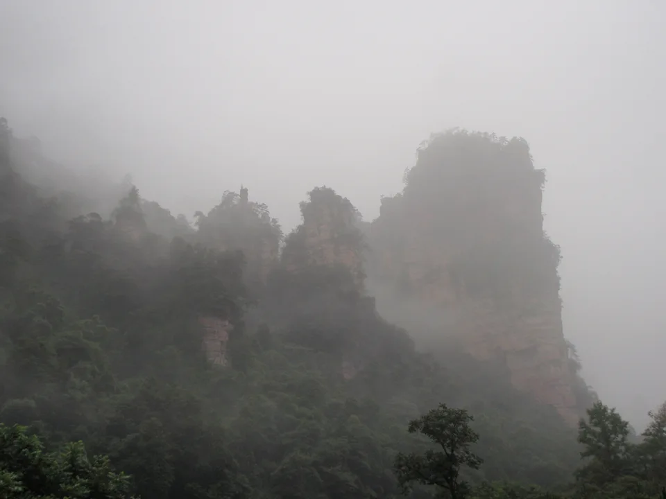 Sandstone peaks of Ten-mile Gallery